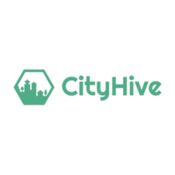 Logo de CityHive en vert avec des tons de bleu; un hexagone avec une ligne d'horizon d'immeubles au centre de la forme se trouve à gauche des mots CityHive.